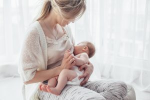 از کجا بفهمیم شیر مادر برای نوزاد کافی است؟